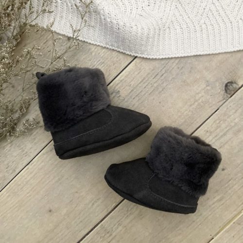 furry boot black