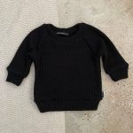 knit-sweater-zwart