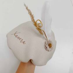 pietenmuts beige met bloem met naam