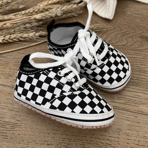 sneaker baby black and white